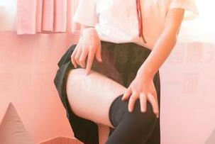 Feilin嗲囡囡 – 最新修女套图曝光!周大萌终于展现平时不敢说的那一面,哈哈!