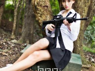 GIRLT果团网 – 随意一瞄!Miss琪的小蛮腰护士服，似乎藏着些好玩儿的东西!
