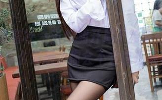 IMiss爱蜜社 – 当你翻开周于希的高清图库，纯白那么耀眼，你会不会也想戴墨镜？