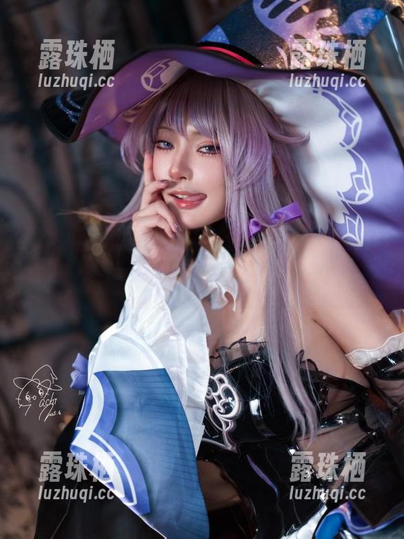Machi马吉 最新Machi马吉眼镜套图,看着看着就想问她这副戴着的眼镜是从哪儿来的?