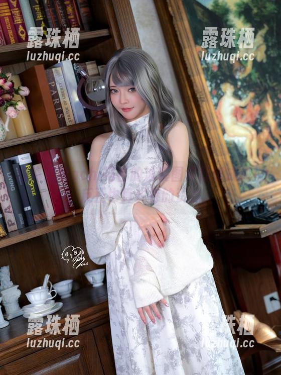 打算把Machi马吉的泳装图库打印成海报，反正也算式存的资源。