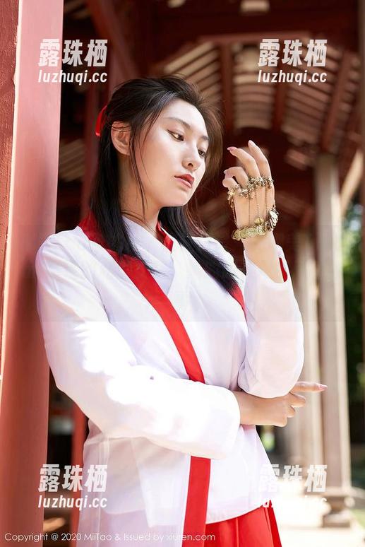 MiiTao蜜桃社-缇娜美Tinami MiiTao蜜桃社 - 疯狂探讨:缇娜美Tinami展现的私房女孩,她的眼神似乎藏着故事