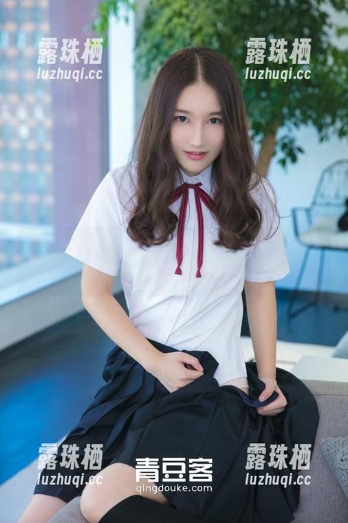 QingDouKe青豆客 - 娜依灵儿与网袜：精选写真集，别问我干嘛