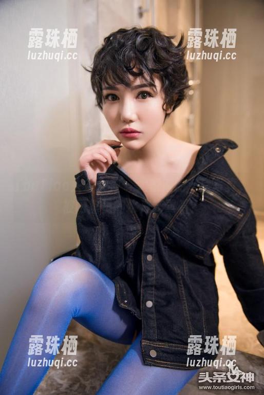 TouTiao头条女神-大蜜蜜 TouTiao头条女神 - 大蜜蜜的浴室写真,被网盘里的水汽笼罩着?