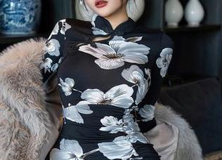 XINGYAN星颜社 – 看！何晨曦把“学姐”这套图玩得有点儿飞了，图片分享在此！