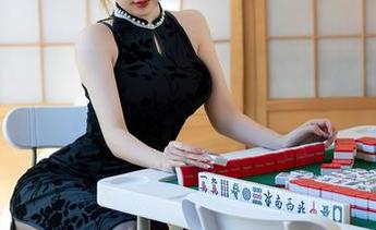 XINGYAN星颜社 – 李丽莎黑色，偶尔一瞥，心里咕哝：这图该不会真有玄机吧。