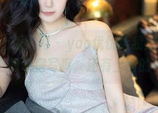 Xiuren秀人网 – yoo优优给我放一张桌子上的私房写真,还有上面的零钱