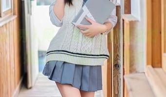 Xiuren秀人网 – 美图下的静谧时光，战姝羽Zina的少女演绎