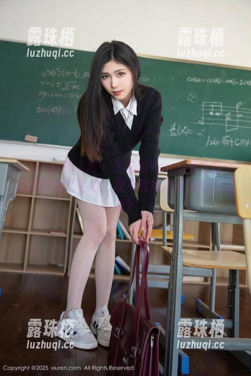 Xiuren秀人网-王馨瑶Yanni Xiuren秀人网 - 王馨瑶Yanni穿毛衣:图册里除了毛衣,敢不敢给我多加点小心思?