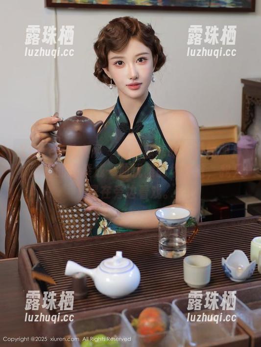 Xiuren秀人网-菲菲吃不胖 Xiuren秀人网 - 瞧瞧菲菲吃不胖的照片,腿真的能凑成一曲优雅的华尔兹,我只是在旁边看戏。
