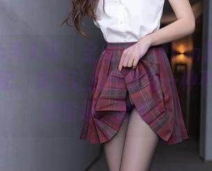 Xiuren秀人网 – 金幼汐Vivian原图里的短裤搭配,竟然让我感觉到一种不言而喻的童趣,哈哈!