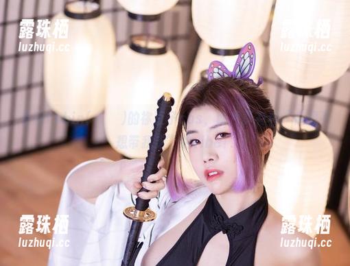 看到Yebin(전예빈)的祢豆子cos，图片真有种“你想不想带我走”的vibe！