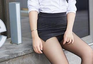 YouMi尤蜜荟 – YOYO优优和她的红裙:图库里的悸动等待被发现