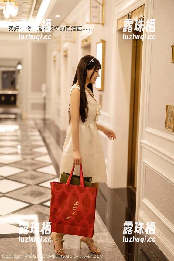YouMi尤蜜荟 - 娜露的写真里，身材和资源都在大打出手，谁赢得了我的心？