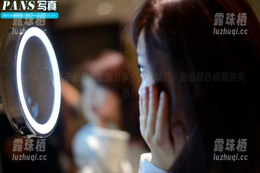 pans-美惠子 pans - 美惠子的白丝套图分享:从此以后,别的颜色都黯然失色!