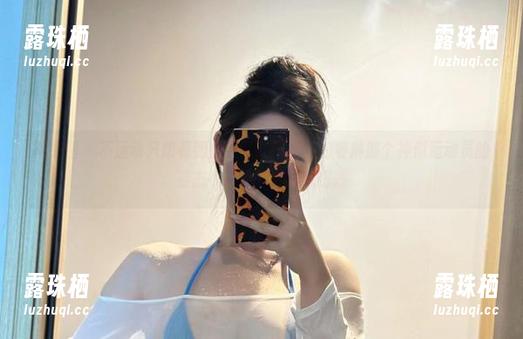 微密圈 - 不运动只想看到的原图：不爱笑的赛琳那个神似运动员的姿态，真想下载去练练。