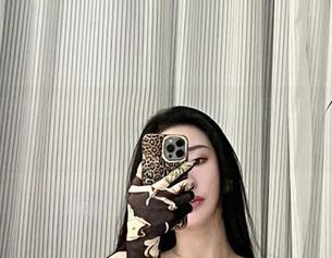 微密圈 – 不爱笑的赛琳的某一天，日常写真里偷偷藏着的小快乐，分享一下呗！
