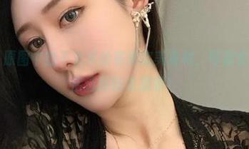 微密圈 – 原图中的不爱笑的赛琳完美身材，可能会影响你今后选择的衣服哦！