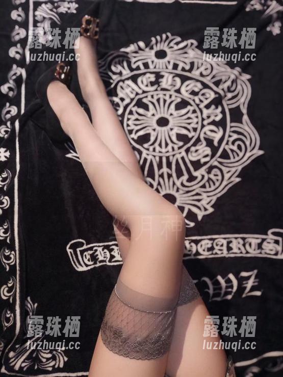 丝月神 微密圈 - 丝月神的美足写真,哦,真希望超能力能让我近距离欣赏!