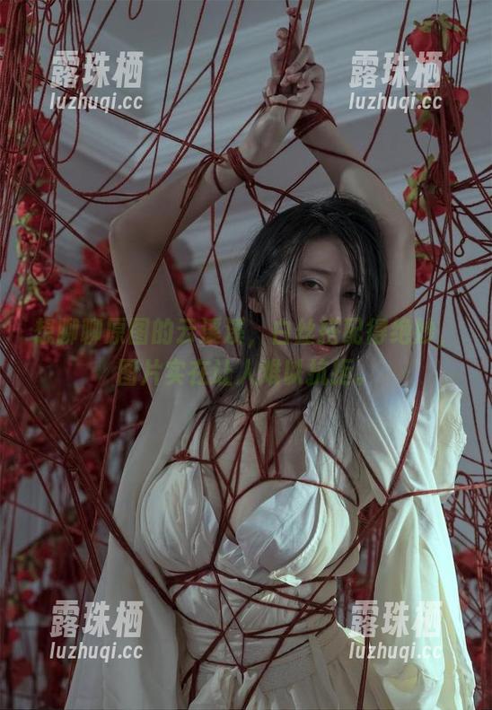 云溪溪 想聊聊原图的云溪溪,白丝搭配得绝妙,图片实在让人难以抗拒。