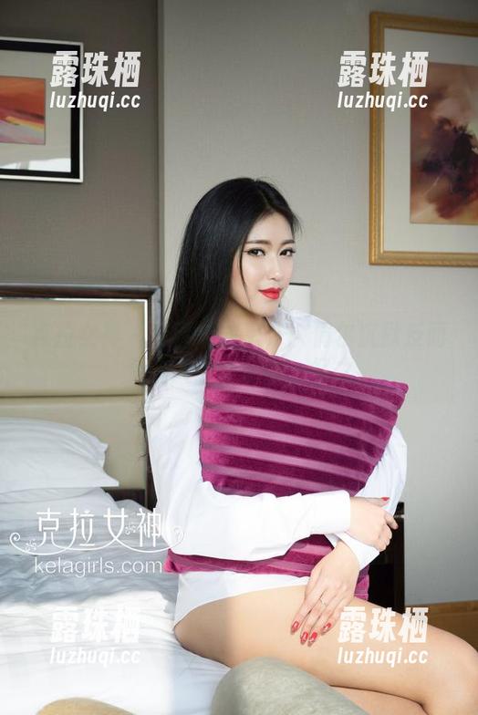 克拉女神 - 套图《教室》：偶尔沉默反而更让人关注你哦，忆之