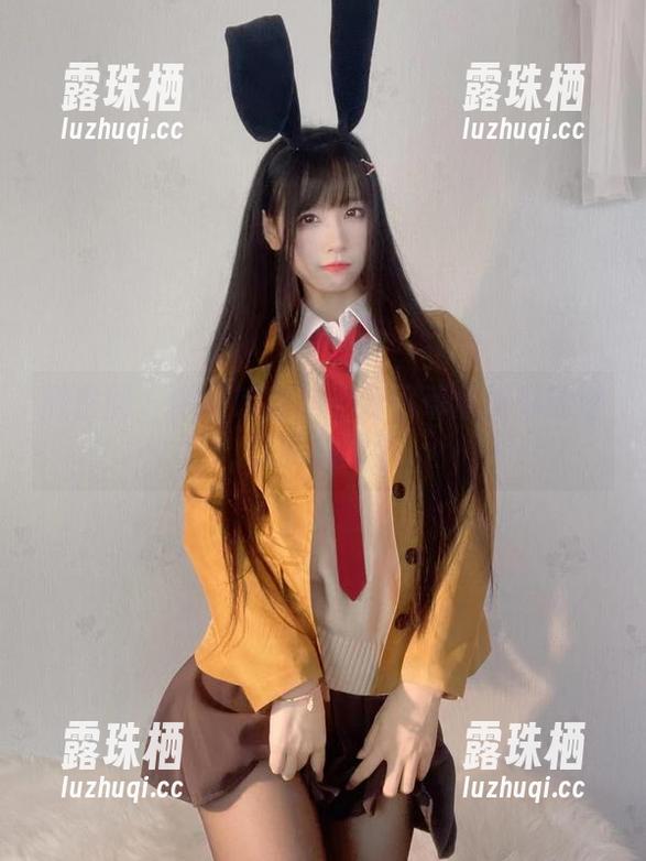 微密圈 - 嘻嘻哈哈：十万口草莓粥粥的浴缸私拍图集