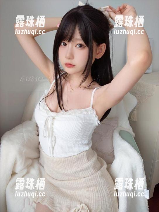 当发条少女yoki的温柔遇上美图，你的壁纸得换换了吧？
