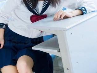 喵糖映画 – 试试这张免费的蠢沫沫制服写真，虽然…我只想说，她真敢尝试！