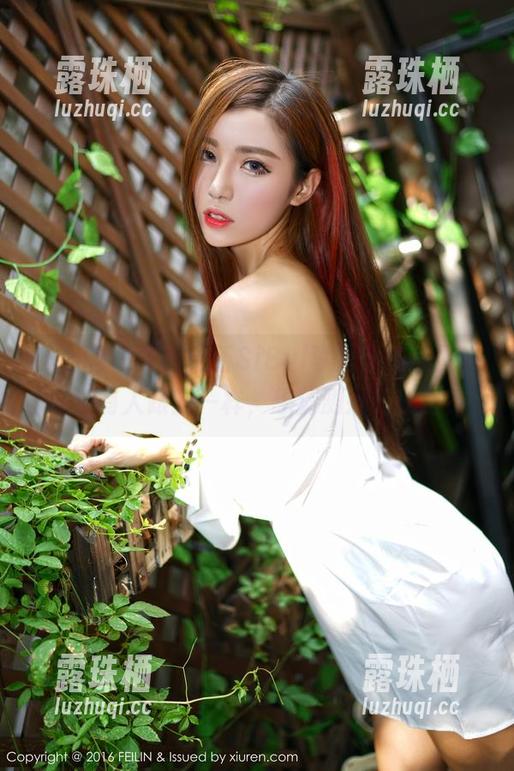 嗲囡囡-SiByl李思宁 嗲囡囡 - 这次更新SiByl李思宁的美图,有没有人跟我一样,想猜测她的秘密?