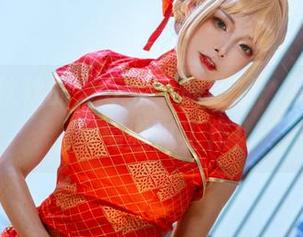 夏小秋秋秋的“专业”职业装:写真合集,姿势胜过工作!