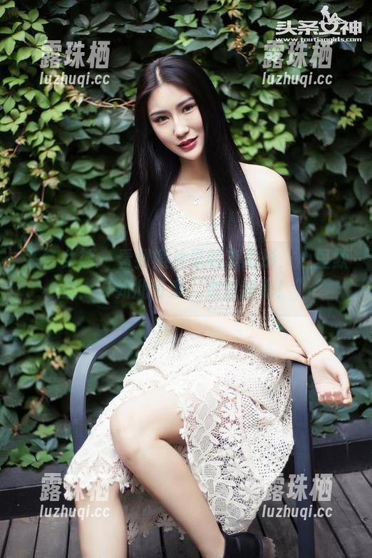 头条女神 - 看到照片里的李思彤，心里默念：“如此可爱，放过我吧！”