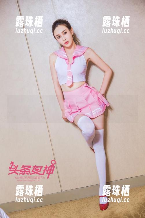 头条女神 - 精选杜菲菲的神奇自拍图片，动态和静态的完美结合！