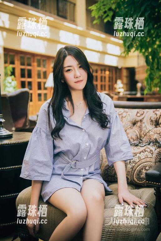 头条女神 - 蔡楠的定制自拍，有种让我想把她放在桌面当壁纸的冲动？