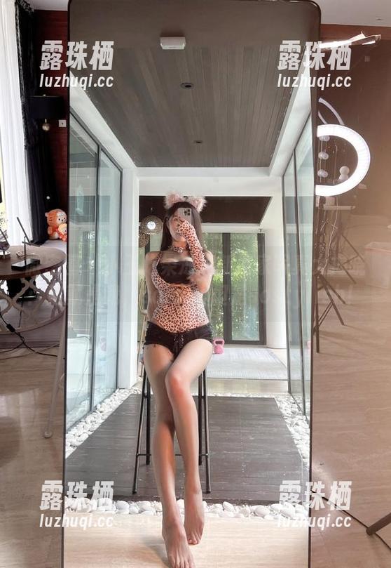 小玉吃果冻 微密圈 - 小玉吃果冻最新居家写真大揭晓:这就是我,solazy但是sostylish!