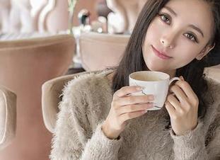 推女神 – 莫雅淇私人摄影，修女气质里藏了多少心思。