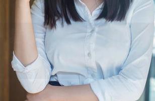 推女郎 – 易阳职业装套图更新：穿上这套，就算打字也像在走T台！