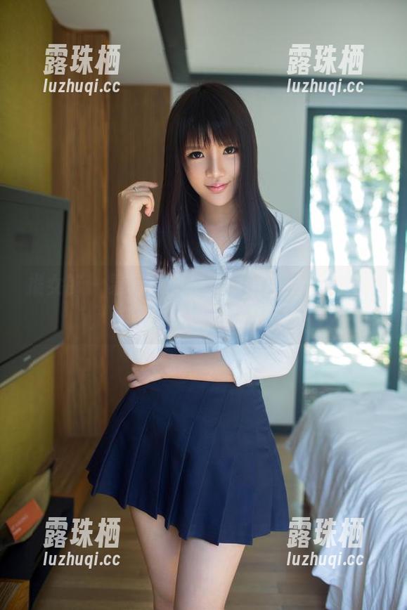 推女郎-易阳 推女郎 - 易阳职业装套图更新:穿上这套,就算打字也像在走T台!