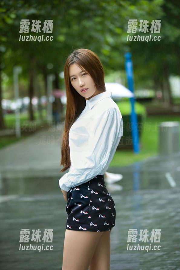 推女郎 - 潘娇娇的高跟鞋：能够在街上行走吗？最新图片更新直击！