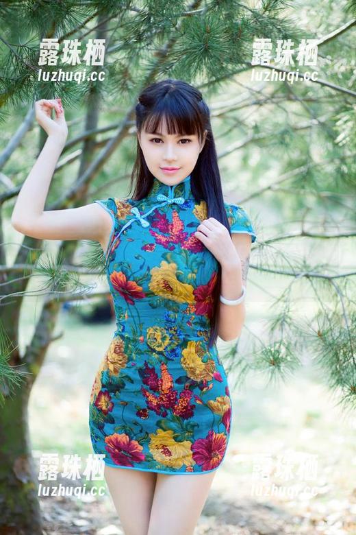 推女郎-王馨瑶 推女郎 - 精选姿态,王馨瑶在连体衣里的随性时刻。
