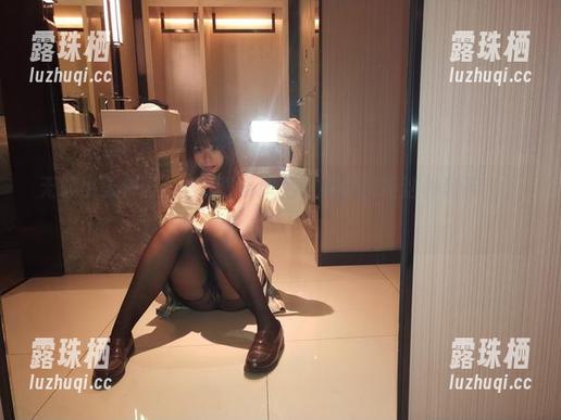 无颜小天使wy 无颜小天使wy全新眼镜作品,谁能抗拒这种甜蜜的反差?