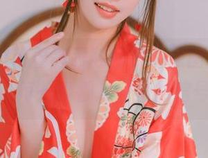 星黛鹿鹿i带着高跟鞋回归,原图与更新之间,每一步都是自信的信号!