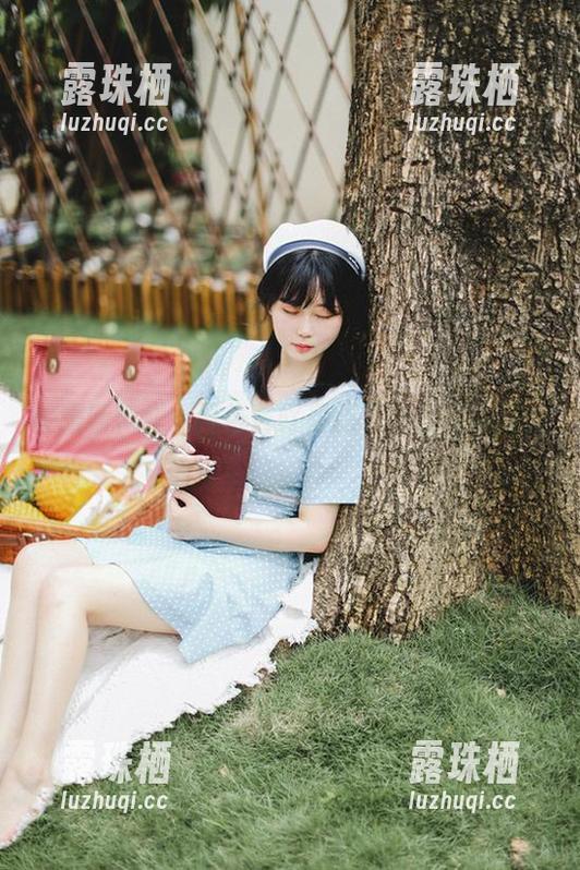 是依酱吖 校服新花样,是依酱吖更新了一波迷人姿态。