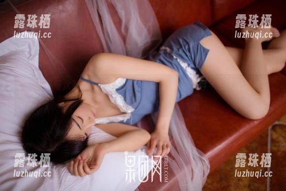 果团网 - 每次有云菲菲的更新，都会想，如果当年也是这种教室就好了…