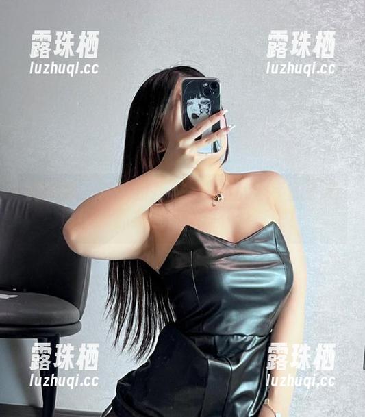 桃沢樱呀 微密圈 - 谁能抗拒桃沢樱呀的水手服?高清细节都在这儿,快快分享吧!