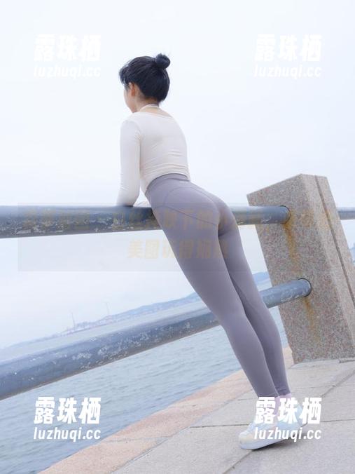 森萝财团-吸吸 森萝财团 - 白丝掩映下的小清新,吸吸把美图玩得娴熟
