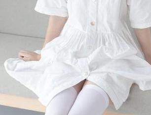 森萝财团 – 小奶糕Milky的图片:双马尾少女,她的白丝腿让我想多看几眼。