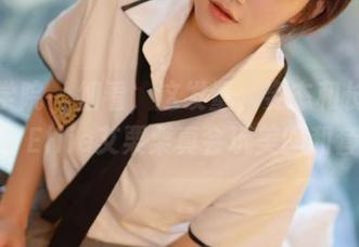 模范学院 – 细看，这发量、姿态和长腿的组合，Ellie艾栗栗真会玩美图和套图。