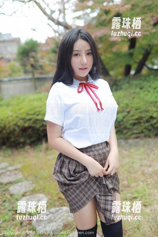 模范学院-草莓兔兔 模范学院 - 草莓兔兔眼镜写真:我妥妥是个眼镜党,但哪款是你心头好?