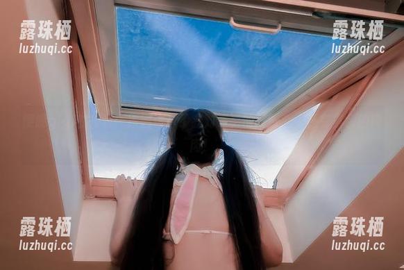 樱晚gigi 樱晚gigi的套装:原图展示了我对光影的好奇心…还有多余的肉肉!
