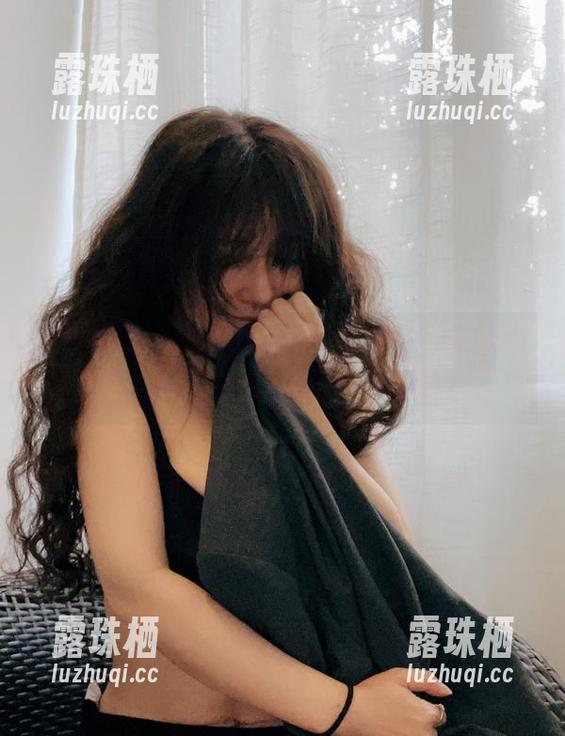 欣赏樱晚gigi的作品集，分享小小的野性，捉摸不定的诱惑在悄悄蔓延！
